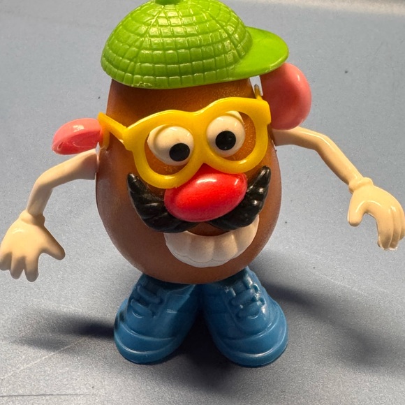 Vintage (1990s) Assorted Keychains - Fun and Unique Designs - Picture 3 of 10